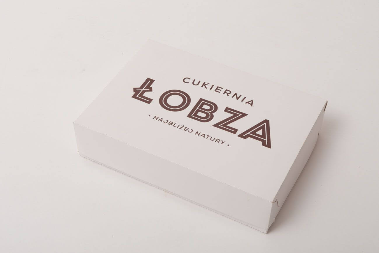 prostokątne, białe opakowanie cukiernicze